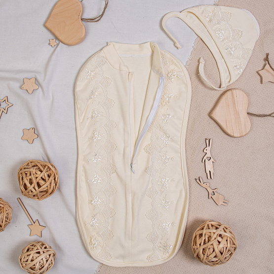 Пелёнка-кокон и шапочка с кружевом арт.0317К