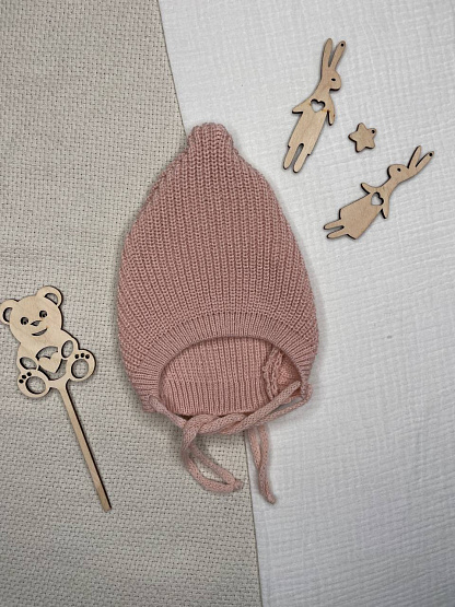 Б-301 Вязаная шапочка на завязках. Пудра