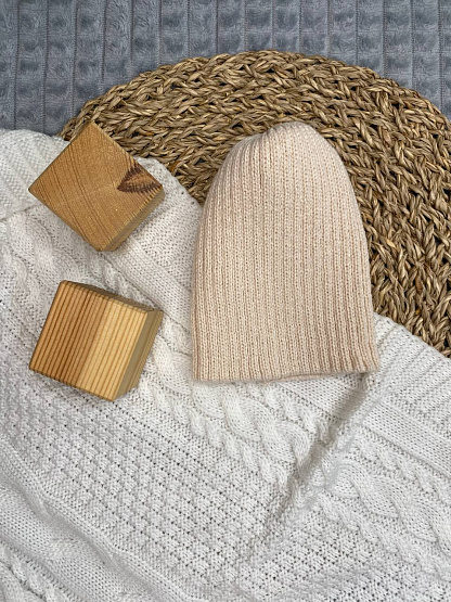 Б-299 Шапочка детская в стиле "Бини". вязаная. полушерсть, бежевая