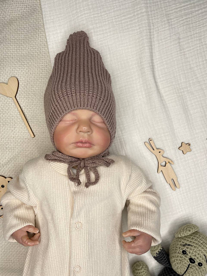 Б-301 Вязаная шапочка на завязках. Шоколад