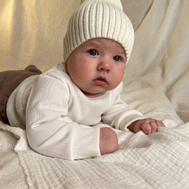 Б-296 Шапочка детская в стиле "Бини". вязаная. полушерсть, молочный