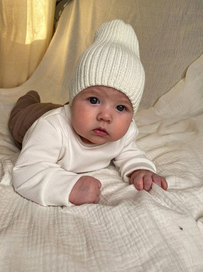 Б-296 Шапочка детская в стиле "Бини". вязаная. полушерсть, молочный