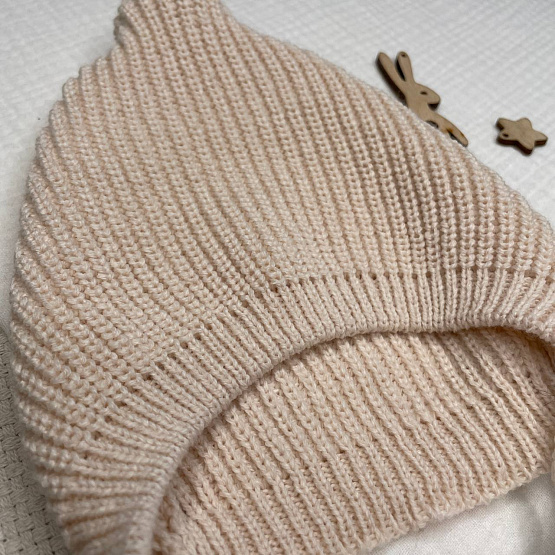 Б-301 Вязаная шапочка на завязках. Бежевая